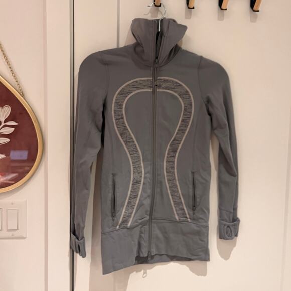 LULULEMON Gray In Stride Long Sleeves Zip Up Jacket Size 2 - Picture 2 of 8